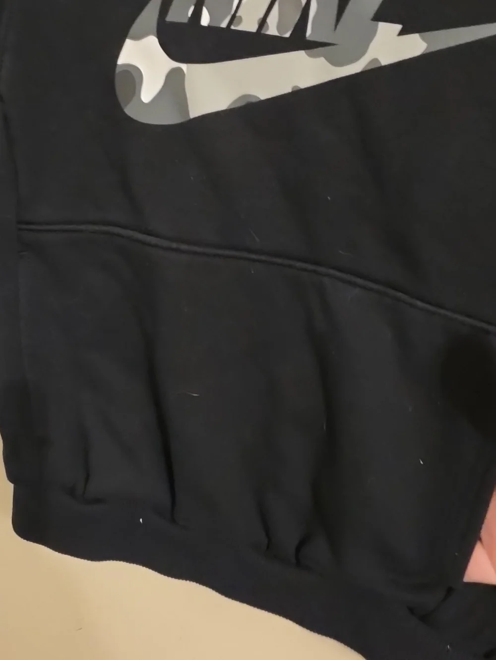 Nike Boys Black Hooded Sweatshirt. In EUC